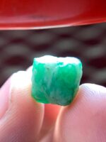 Irregular Elegance: 12.56 ct Emerald Crystal from Swat Valley - Image 11