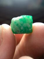 Irregular Elegance: 12.56 ct Emerald Crystal from Swat Valley - Image 6