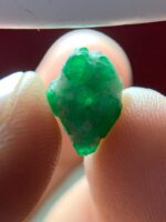 Unveiling the Grandeur of a 4.36ct Emerald Crystal from Swat: Size, Brilliance, and Origin - Image 4
