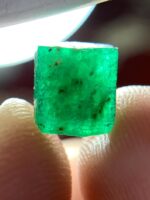 2.26ct Swat Emerald Crystal: Vivid Green Gemstone - Image 3
