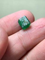 2.26ct Swat Emerald Crystal: Vivid Green Gemstone - Image 5