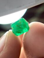2.26ct Swat Emerald Crystal: Vivid Green Gemstone - Image 6
