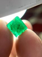 2.26ct Swat Emerald Crystal: Vivid Green Gemstone - Image 7