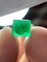 2.26ct Swat Emerald Crystal: Vivid Green Gemstone - Image 8