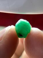 Going Deep: A 3.96ct Swat Emerald Crystal with Bold Vertical Presence - Image 3