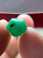 Going Deep: A 3.96ct Swat Emerald Crystal with Bold Vertical Presence - Image 5