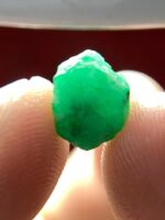 Going Deep: A 3.96ct Swat Emerald Crystal with Bold Vertical Presence - Image 10