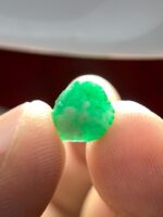 Gem Feature: 2.46 ct Swat Emerald Crystal - Image 9
