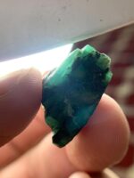 23.40 ct Swat Emerald: A Slender Crystal With Deep Green Brilliance - Image 5