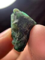 23.40 ct Swat Emerald: A Slender Crystal With Deep Green Brilliance - Image 6