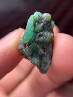 23.40 ct Swat Emerald: A Slender Crystal With Deep Green Brilliance - Image 9