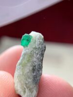 Compact Elegance: 19.14 ct Swat Emerald Specimen with Distinct Crystal Form - Image 9