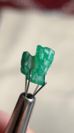 Small in Size, Rich in Soul: 4.28 ct Emerald Crystal from Swat - Image 3