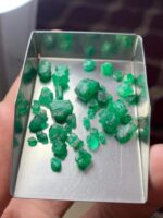 Swat Emerald Treasure: 25.49ct Emerald Rough Lot (8.24 × 6.47 × 5.83 mm) - Image 8