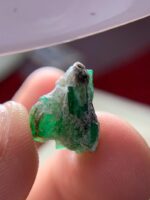 Monument of Green: 8.90 ct Laghman Emerald Crystal — A Rare Gemstone Giant from Afghanistan - Image 3
