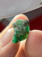 Monument of Green: 8.90 ct Laghman Emerald Crystal — A Rare Gemstone Giant from Afghanistan - Image 4