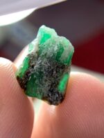 Monument of Green: 8.90 ct Laghman Emerald Crystal — A Rare Gemstone Giant from Afghanistan - Image 10