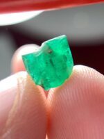 Bold and Balanced: 2.26ct Emerald Crystal from Swat Valley - Image 3
