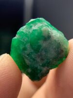 17.85ct Swat Emerald Crystal – Bold Color, Natural Form, Collector’s Grade - Image 3