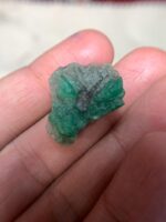 30.85 ct Swat Emerald Specimen – Compact Natural Crystal Beauty - Image 4