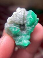 30.85 ct Swat Emerald Specimen – Compact Natural Crystal Beauty - Image 9