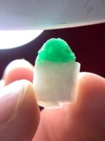 Natural Precision: 9.05ct Swat Emerald Specimen with Vibrant Green Clarity - Image 3