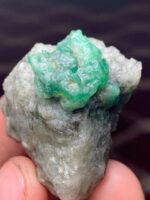 162.70 ct Swat Emerald Specimen – A Majestic Natural Crystal - Image 3
