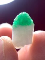 Natural Precision: 9.05ct Swat Emerald Specimen with Vibrant Green Clarity - Image 7
