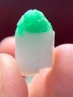 Natural Precision: 9.05ct Swat Emerald Specimen with Vibrant Green Clarity - Image 9