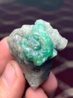 162.70 ct Swat Emerald Specimen – A Majestic Natural Crystal - Image 9