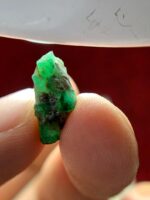Small but Striking: A 6.45 ct Emerald Crystal from Laghman, Afghanistan - Image 4