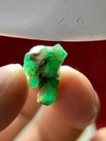 Small but Striking: A 6.45 ct Emerald Crystal from Laghman, Afghanistan - Image 6