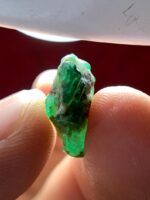 Small but Striking: A 6.45 ct Emerald Crystal from Laghman, Afghanistan - Image 8