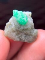 24.89 ct Swat Emerald Specimen – Compact Gem with Exceptional Character - Image 4
