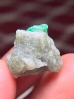 24.89 ct Swat Emerald Specimen – Compact Gem with Exceptional Character - Image 7