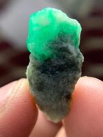 A Rare Glimpse of Nature – 16.40 ct Swat Emerald Specimen - Image 2