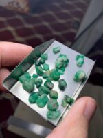 Exceptional 42.66 ct Emerald Rough Lot from Swat - Image 4