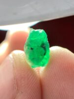 A Bold Statement in Green: 2.54 Carat Swat Emerald Crystal with Deep Natural Presence - Image 3