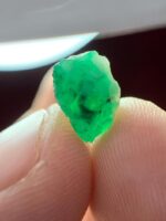 A Bold Statement in Green: 2.54 Carat Swat Emerald Crystal with Deep Natural Presence - Image 7
