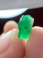 A Bold Statement in Green: 2.54 Carat Swat Emerald Crystal with Deep Natural Presence - Image 8