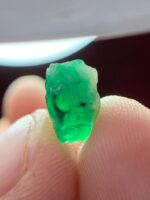 A Bold Statement in Green: 2.54 Carat Swat Emerald Crystal with Deep Natural Presence - Image 9
