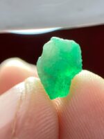 A Bold Statement in Green: 2.54 Carat Swat Emerald Crystal with Deep Natural Presence - Image 10
