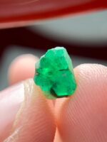 Small Yet Striking: A 1.71ct Emerald Crystal from Swat - Image 3