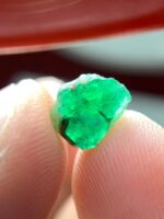 Small Yet Striking: A 1.71ct Emerald Crystal from Swat - Image 4