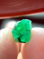 Small Yet Striking: A 1.71ct Emerald Crystal from Swat - Image 7