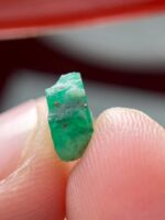Small Yet Striking: A 1.71ct Emerald Crystal from Swat - Image 8