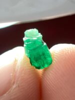 Refined Geometry: 1.47 Carat Swat Emerald Crystal with Natural Balance and Depth - Image 10