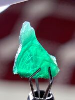 The Captivating Charm of a 1.26ct Emerald Crystal - Image 5