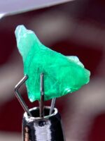 The Captivating Charm of a 1.26ct Emerald Crystal - Image 6