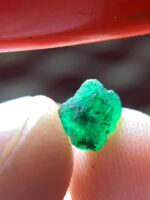 A Spark of Green: 1.35 ct Panjshir Emerald Crystal - Image 10